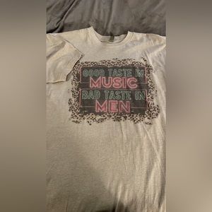 Short sleeve graphic tee size medium. Only worn a few times